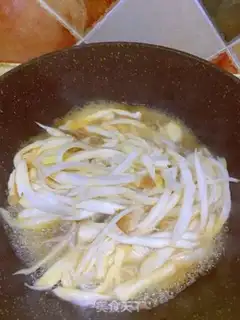 Make Apricot mushroom fried ridge step 4