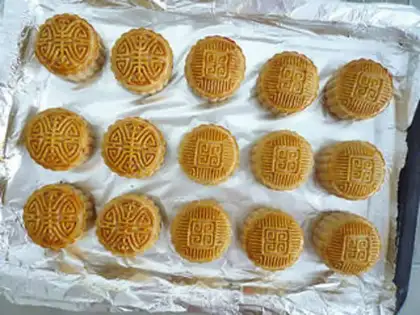 Make A broad pine bean moon cake step 18