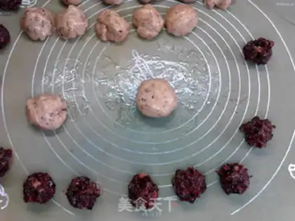 Make A double rose-legged mooncake step 8