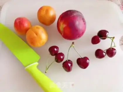 Make Fruit and milk ice cream step 1