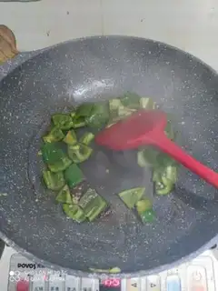 Make Pepper fried eggs step 3