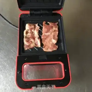 Make Bacon egg sandwich step 1