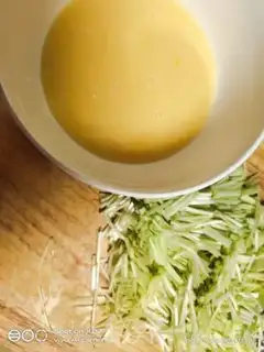 Make Snack egg fried rice step 1