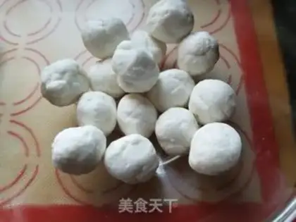 Make Gold and milk, yellow and crystal moon cake step 2