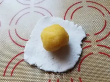 Make Gold and milk, yellow and crystal moon cake step 4