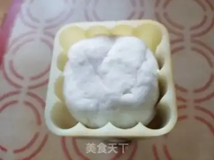 Make Gold and milk, yellow and crystal moon cake step 6