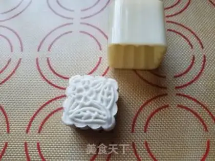 Make Gold and milk, yellow and crystal moon cake step 7