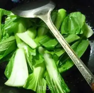 Make Seafood sauce veggie pasta step 5
