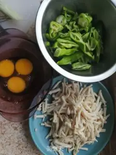 Make Eggs and pretzels step 1