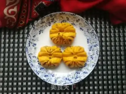 Make Onion peppers, pumpkin rolls step 17