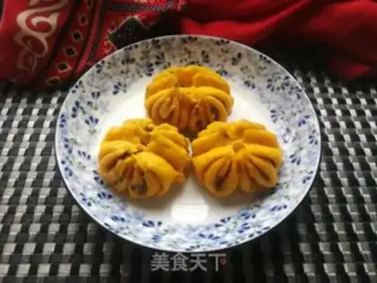 Make Onion peppers, pumpkin rolls step 19