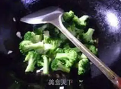 Make Garlic broccoli step 7