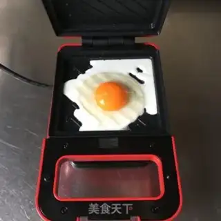 Make Egg cheese sandwich step 1