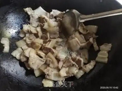 Make Garlic tofu cakes, with five flowers step 5