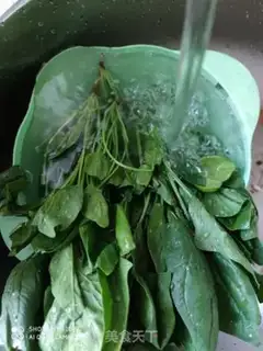 Make A spinach egg mix fan step 0