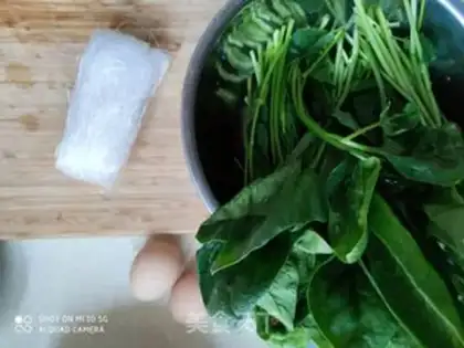 Make A spinach egg mix fan step 1