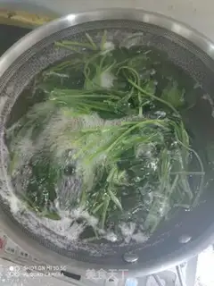 Make A spinach egg mix fan step 4