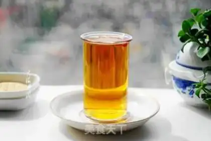 Make Autumn women always drink red tea step 4