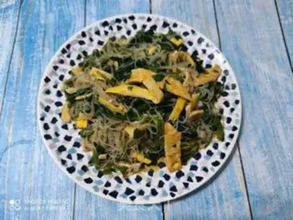 Make A spinach egg mix fan step 9