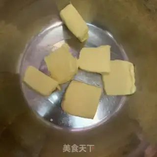Make A yellow moon cake step 1