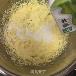 Make A yellow moon cake step 5