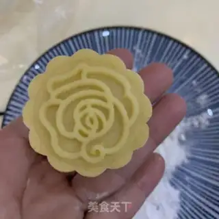 Make A yellow moon cake step 16