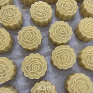 Make A yellow moon cake step 17