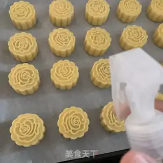 Make A yellow moon cake step 18