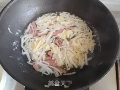 Make Seafood mushroom ham and egg soup step 4