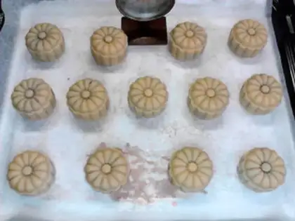 Make Chestnut ham mooncake step 16