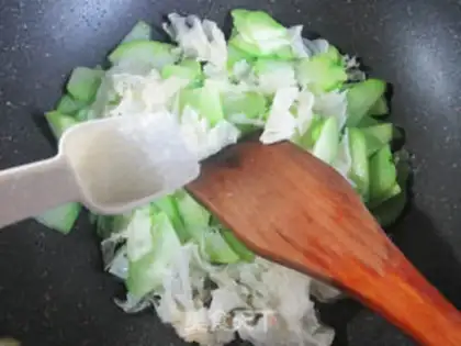 Make The silver ear and the handmeat step 7