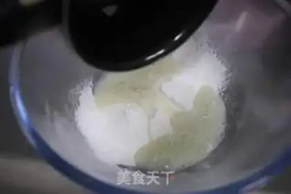 Make A pineapple pineapple cake step 1