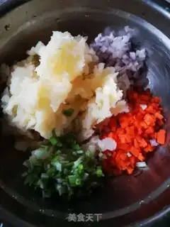 Make Fried potato veggie pie step 1