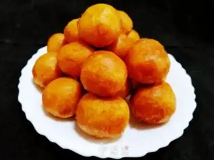Make Pumpkinballs step 4