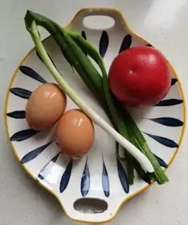 Make Tomato fried eggs step 0