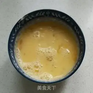 Make Tomato fried eggs step 1