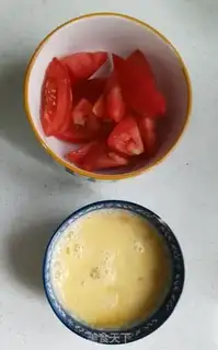 Make Tomato fried eggs step 2