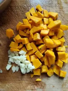 Make Pumpkin shrimp fried rice step 1
