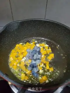 Make Pumpkin shrimp fried rice step 5