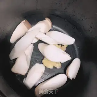 Make Red burning pig hands step 2