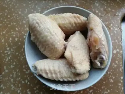 Make Blackwood burning chicken wings step 1