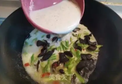 Make Pyramid cream soup step 5