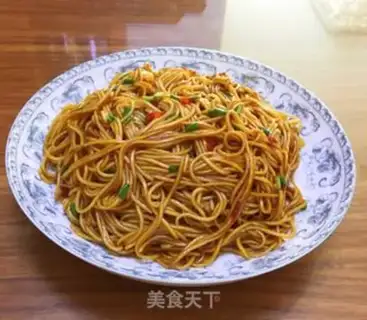 Make Hot sauce onion noodles step 7