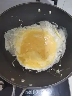 Make Autumn fried eggs step 1