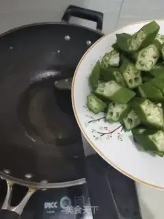 Make Autumn fried eggs step 2