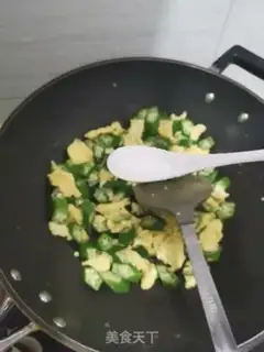 Make Autumn fried eggs step 4