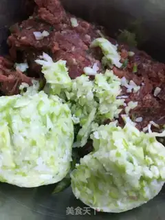 Make Dry radish beef dumplings step 4