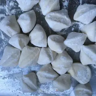 Make Dry radish beef dumplings step 8