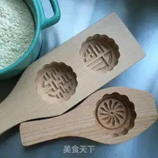Make A tan green bean moon cake step 2