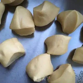 Make A tan green bean moon cake step 9
